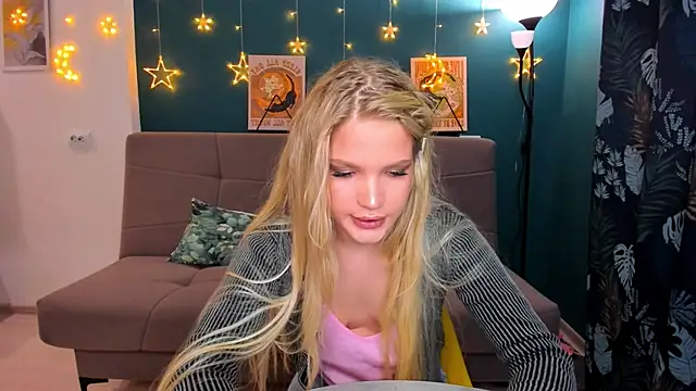 Xloe Queen online show from March 14, 2025, 2:41 pm