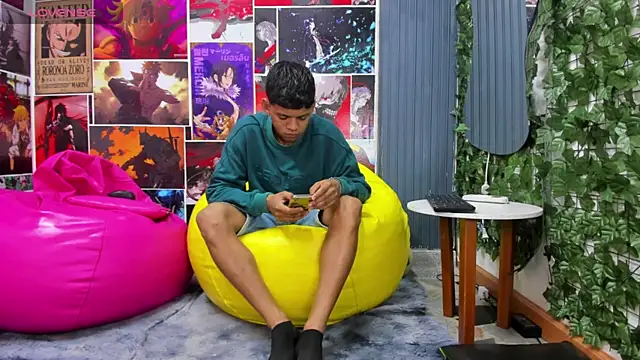 Snapshot of Jeffry_wolvess chatting on January 15, 2025, 12:36 pm Jeffry wolvess online show from January 15, 2025, 12:36 pm