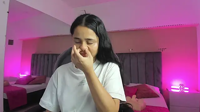 Giselle Roldan online show from April 10, 2026, 2:44 pm