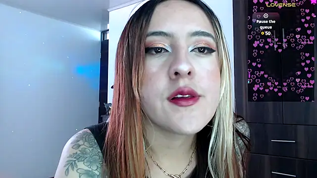 SarahXRusso online show from December 21, 2024, 4:14 pm