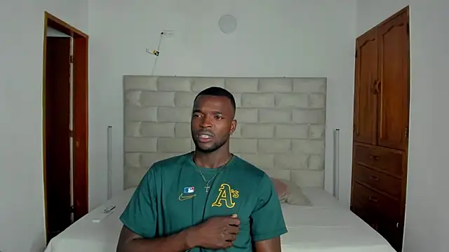 Dylan Taylor online show from February 9, 2026, 3:21 am