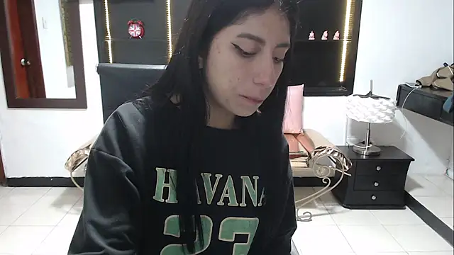 Angela Diaz  online show from December 28, 2024, 11:09 am