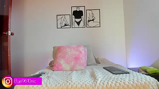 Snapshot of ellie_mcdonald chatting on July 14, 2026, 9:53 pm ellie mcdonald online show from July 14, 2026, 9:53 pm