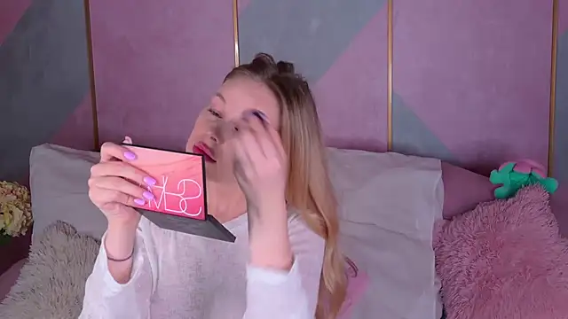 BeatriceEsmont online show from January 24, 2025, 9:05 pm