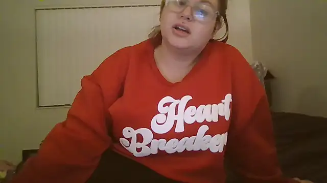 Snapshot of HoneyBear19 chatting on February 15, 2025, 5:19 am HoneyBear19 online show from February 15, 2025, 5:19 am