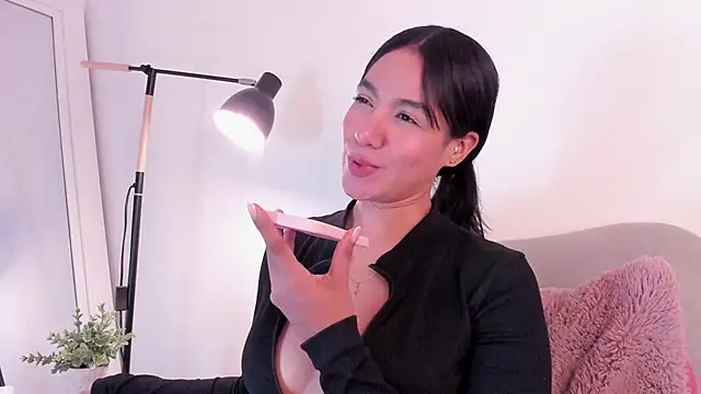 EmmaaCoel online show from April 2, 2026, 12:08 am