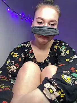 Mikki5P online show from April 3, 2026, 5:55 pm