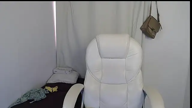 Xileny-Halliwey online show from October 2, 2025, 5:20 pm