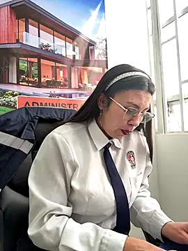 LIZ-06  online show from November 10, 2025, 2:05 pm