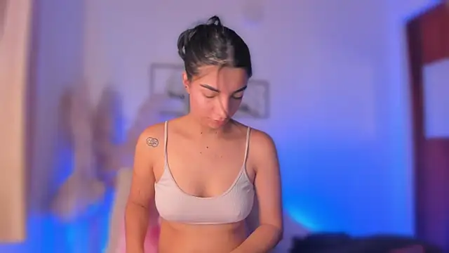 777AylinZ online show from April 7, 2026, 1:11 pm