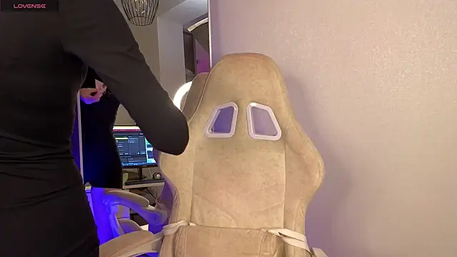 Maddy Garcia online show from January 27, 2025, 4:54 pm