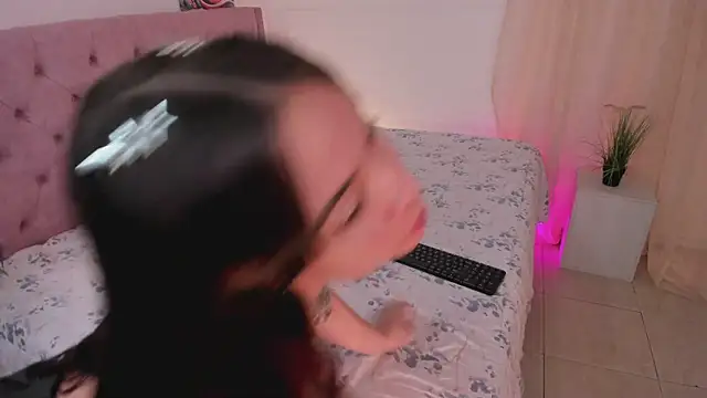 Snapshot of Lia_Sweett_ chatting on February 10, 2026, 4:33 pm Lia Sweett online show from February 10, 2026, 4:33 pm