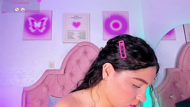 amandalee01 online show from November 20, 2025, 8:19 pm