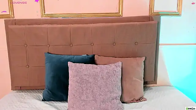 amandalee01 online show from March 13, 2026, 8:04 pm