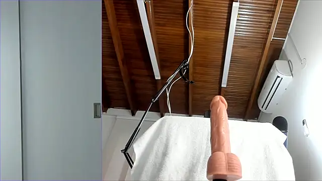 Lucy carter  online show from November 12, 2025, 1:55 pm