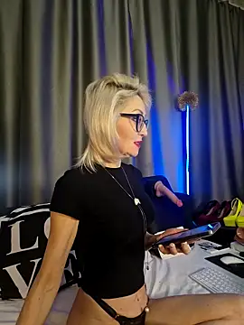 Milforja online show from December 17, 2025, 6:36 pm