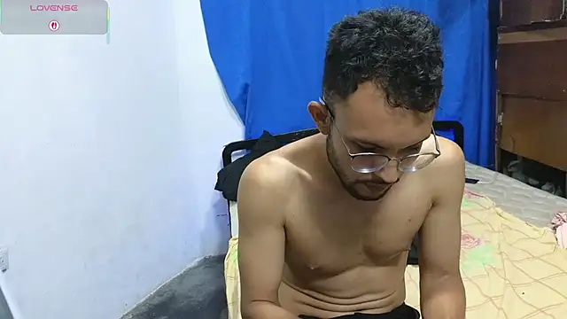 YuKinaHentaiI online show from October 8, 2025, 12:30 am