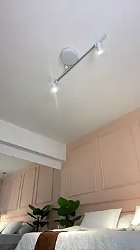 SHARONN     online show from February 3, 2026, 7:13 am