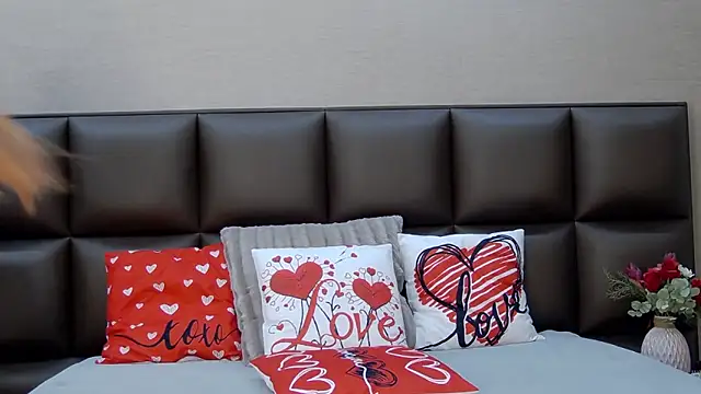 Snapshot of FoxyJoy chatting on February 13, 2026, 9:11 pm FoxyJoy online show from February 13, 2026, 9:11 pm