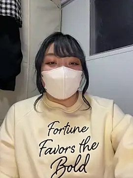 YUNA-yuna online show from January 27, 2025, 4:33 pm