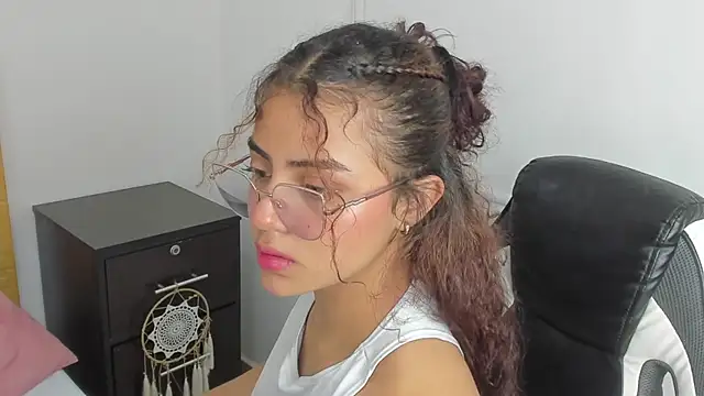 yaya23x online show from January 13, 2025, 7:31 pm