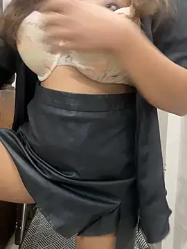 HoneyBearCpl online show from March 25, 2026, 4:02 pm