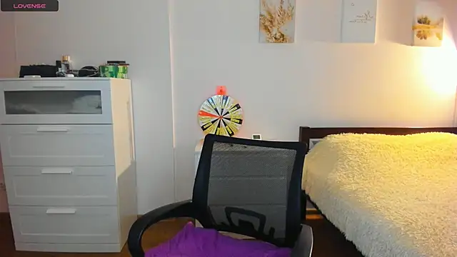 Ellista online show from April 11, 2026, 1:10 am