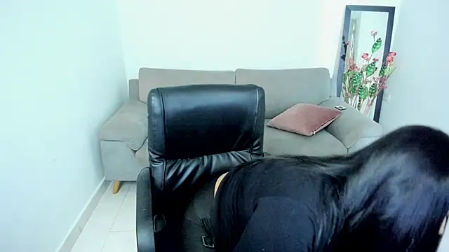 Adele Sweett online show from September 25, 2025, 2:04 am