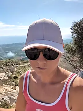 Samira-Summer online show from November 3, 2025, 9:54 am