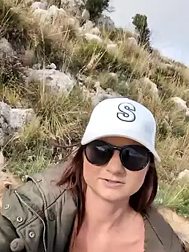 Samira-Summer online show from December 18, 2025, 12:22 pm