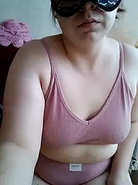 Snapshot of Miranda_Nancy chatting on January 2, 2025, 11:09 am Miranda Nancy online show from January 2, 2025, 11:09 am