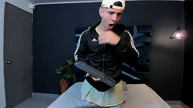 Flynn Riider online show from March 15, 2025, 11:19 am