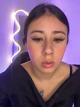 Zoee t online show from November 2, 2025, 4:04 am