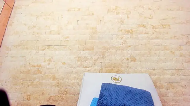 mia roldan  online show from January 10, 2026, 12:40 pm