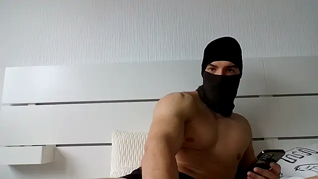 roberttt271507 online show from December 19, 2024, 12:56 pm