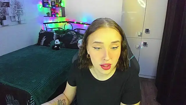 LinaTruly online show from February 20, 2026, 10:21 pm