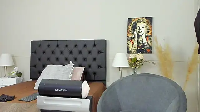 Snapshot of Robin_Rief chatting on January 30, 2025, 3:55 am Robin Rief online show from January 30, 2025, 3:55 am