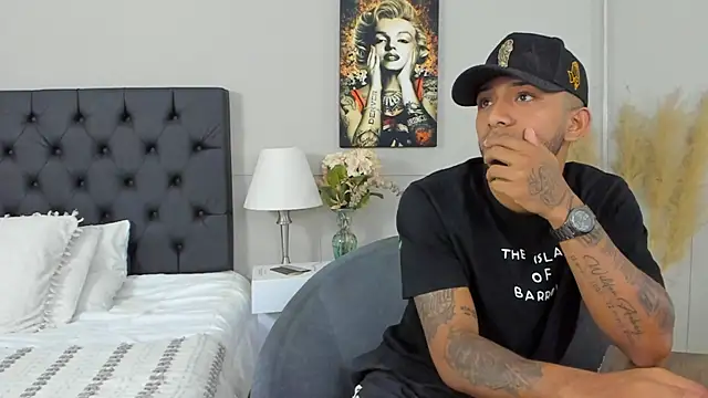 Snapshot of Robin_Rief chatting on February 10, 2025, 2:19 am Robin Rief online show from February 10, 2025, 2:19 am