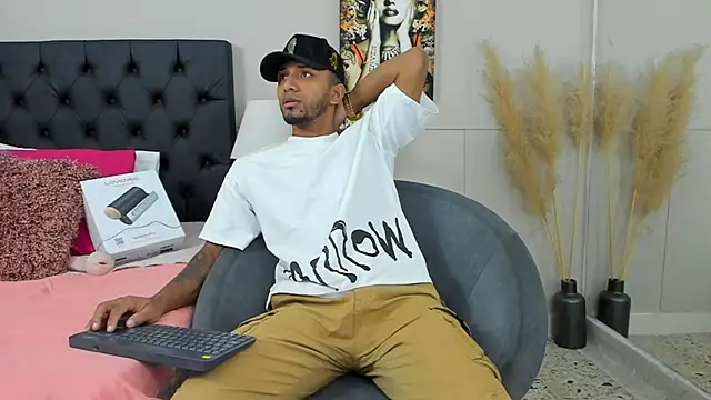 Snapshot of Robin_Rief chatting on March 1, 2025, 3:32 am Robin Rief online show from March 1, 2025, 3:32 am