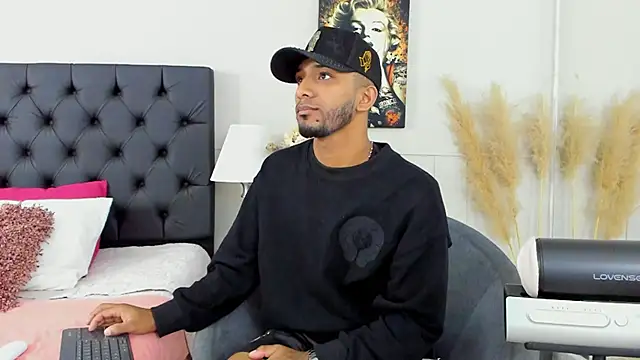 Snapshot of Robin_Rief chatting on March 11, 2025, 9:45 am Robin Rief online show from March 11, 2025, 9:45 am