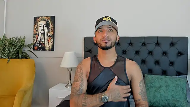 Snapshot of Robin_Rief chatting on October 12, 2025, 3:27 am Robin Rief online show from October 12, 2025, 3:27 am