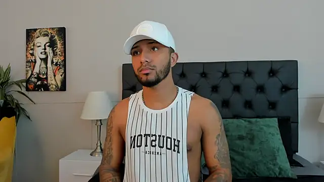 Snapshot of Robin_Rief chatting on October 16, 2025, 3:51 am Robin Rief online show from October 16, 2025, 3:51 am