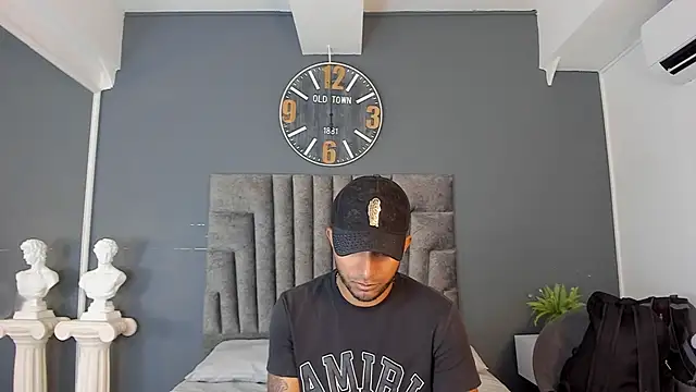 Robin Rief online show from April 14, 2026, 7:42 pm