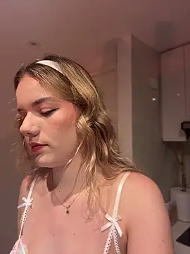 NicoleCut online show from April 7, 2026, 10:59 am