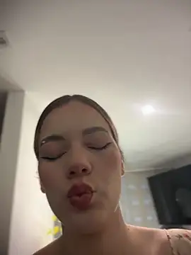 NicoleCut online show from June 6, 2026, 9:19 pm