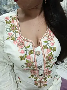 Snapshot of Haniya-143 chatting on June 25, 2026, 10:47 pm Haniya-143 online show from June 25, 2026, 10:47 pm