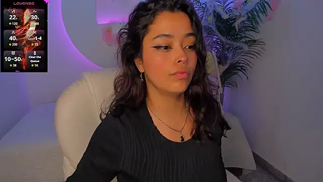 Snapshot of Ariana_Pierce chatting on October 31, 2025, 1:34 pm Ariana Pierce online show from October 31, 2025, 1:34 pm