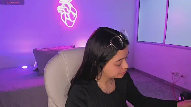 Snapshot of Ariana_Pierce chatting on November 15, 2025, 12:23 pm Ariana Pierce online show from November 15, 2025, 12:23 pm