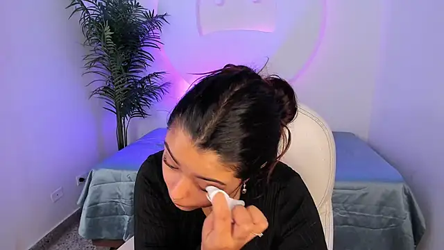 Snapshot of Ariana_Pierce chatting on December 20, 2025, 12:34 pm Ariana Pierce online show from December 20, 2025, 12:34 pm