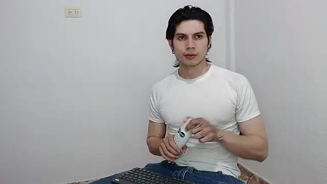 Snapshot of pervertsteens3 chatting on February 7, 2026, 12:25 am pervertsteens3 online show from February 7, 2026, 12:25 am